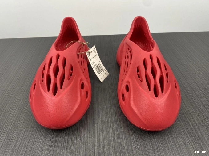Red Yeezy Foam Adidas CW3355 1027